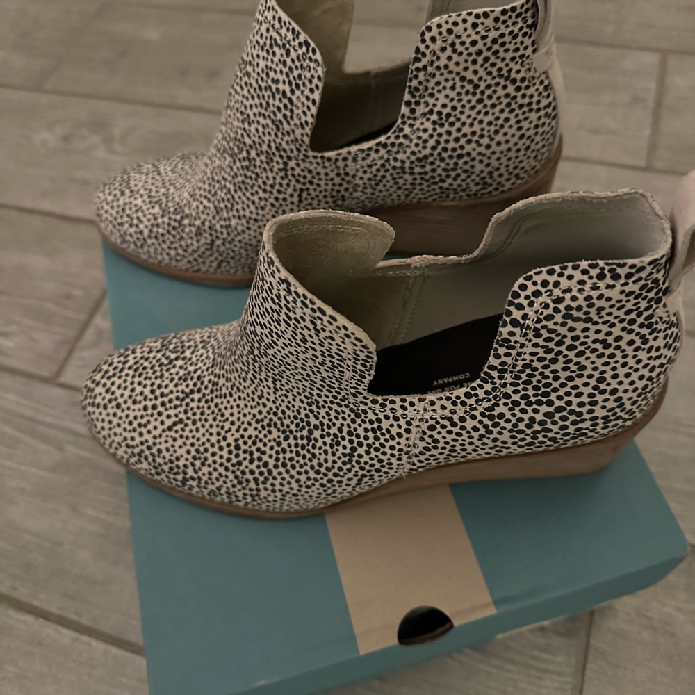 Toms Speckled Black and White Ankle Booties